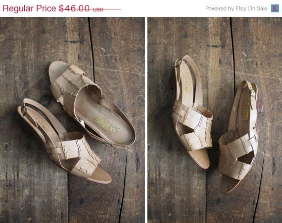 SALE 25% OFF tan leather sandals  / 1970s sandals / size 8 shoes