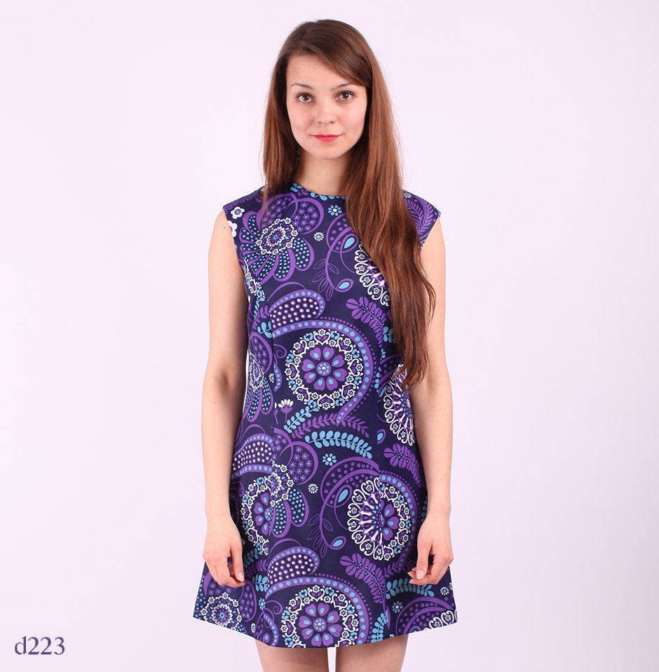 1960s Mod Mini Dress / Midnight Blue Paisley Print / Medium