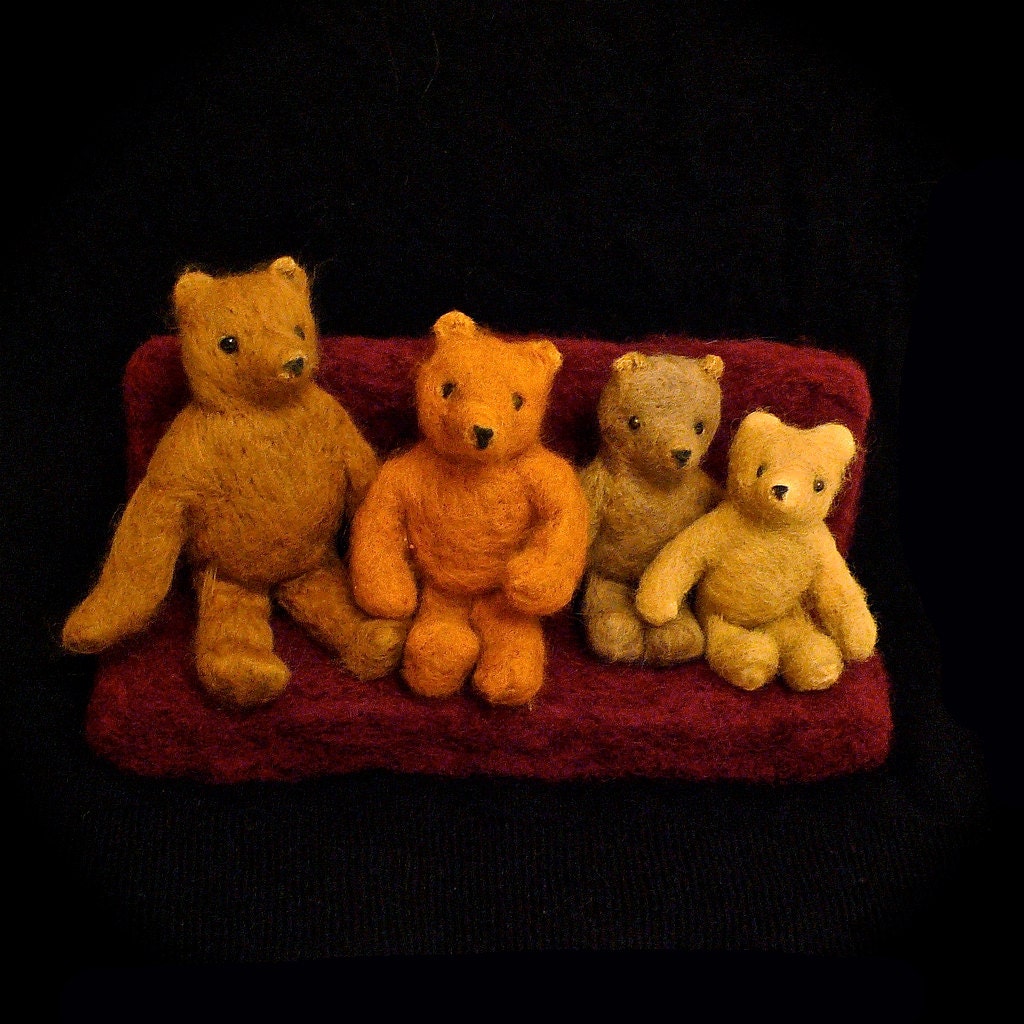 Vintage style old fashioned teddy bears family