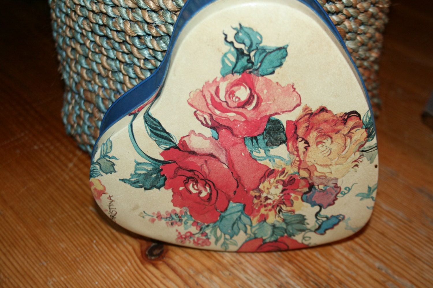 SALE spread the love 1988 Potpourri press Hong Kong metal Heart box i love you
