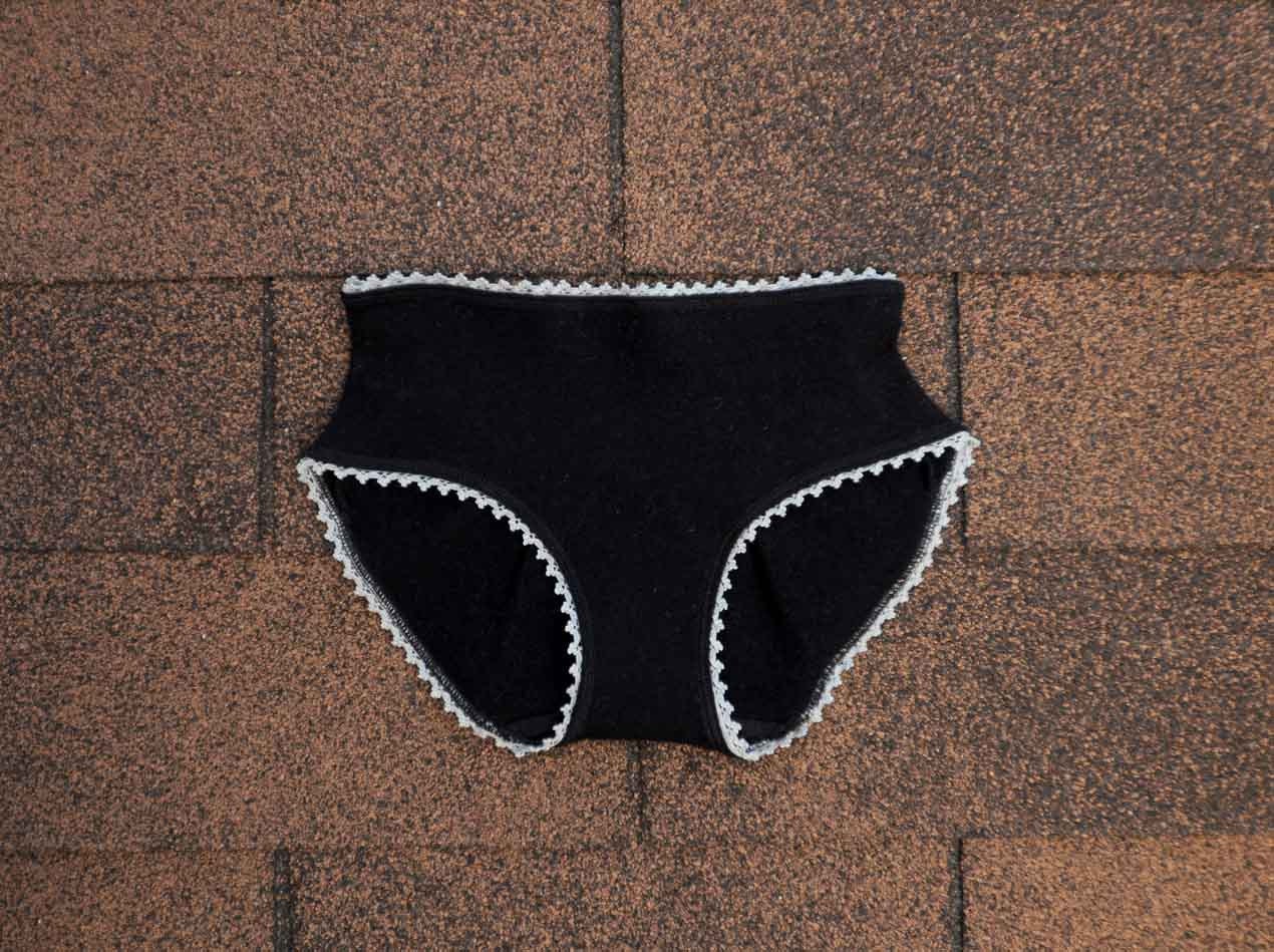 SALE /// SIze S classic cut undies merino wool black