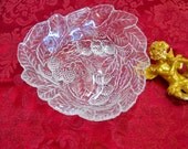 Vintage Indiana Glass Blackberry and Leaves Bowl collectibles dish loganberries carnival antique home decor housewares plants depression