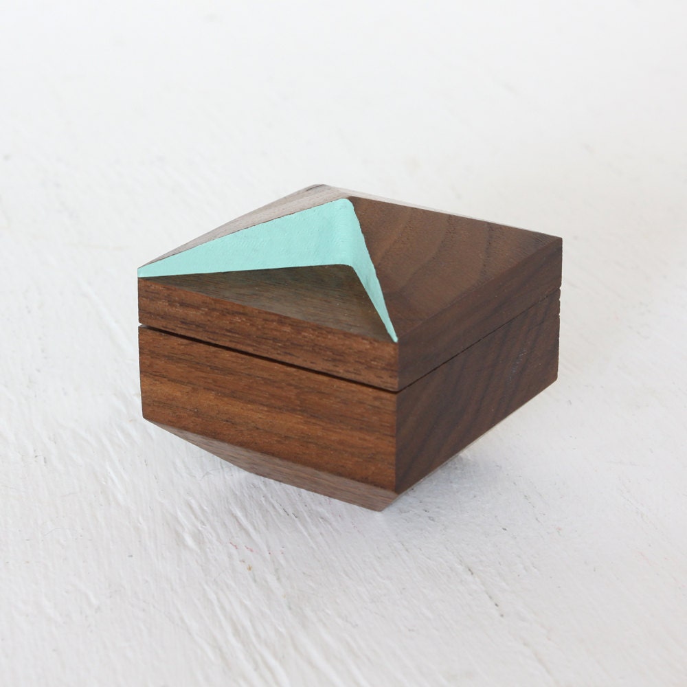 Pixie - faceted engagement ring box made with walnut