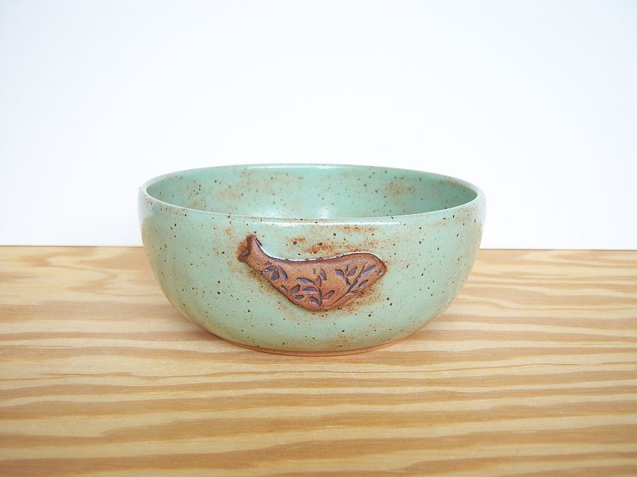 Single Birdy Bowl in Pistachio Shino