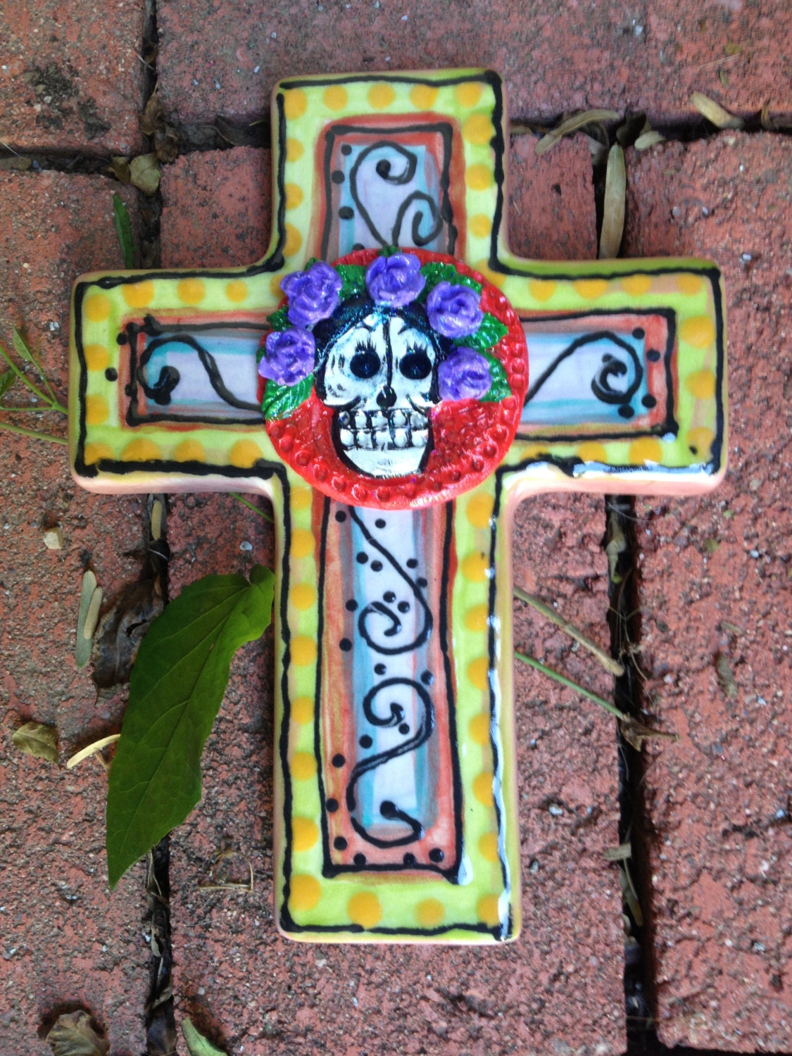 La Chica Sculpted Cross