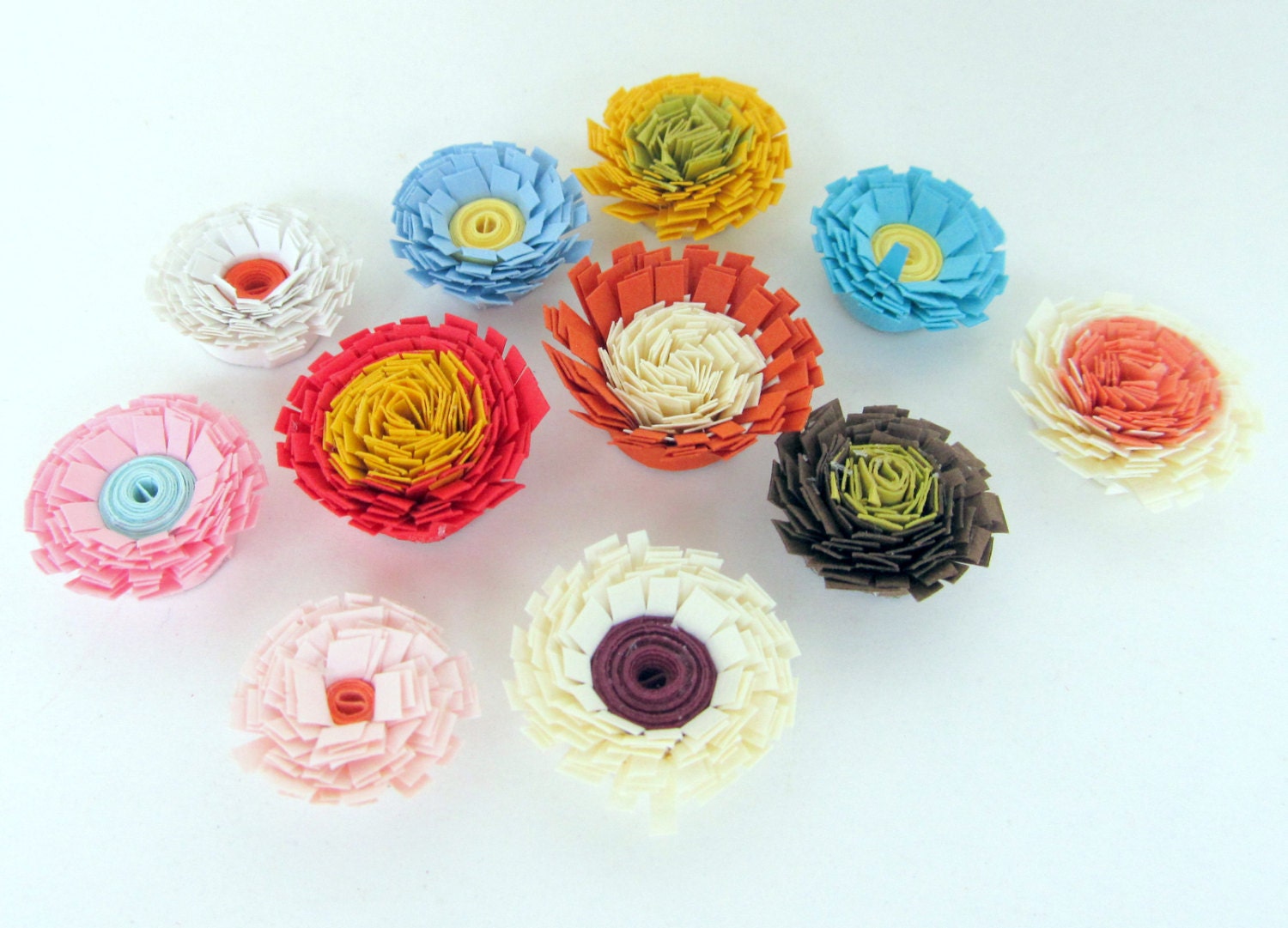 Items similar to Vintage Small Paper Flower Quilling Fringe Flower Set