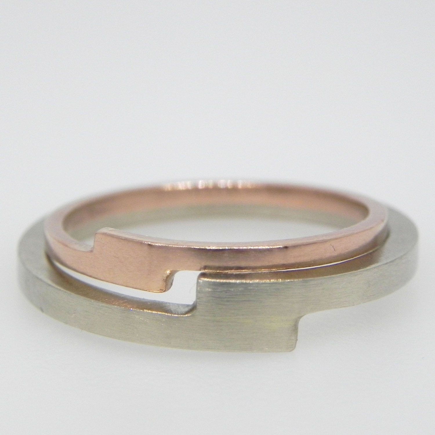 Faulted Aurum Infinity Ring Set