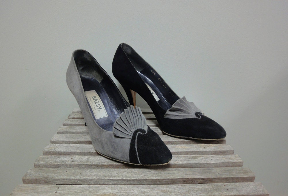 Vintage Bally Suede Pump, 1980s Two Tone Black Grey, Pleated Fan Detail, Size 7 1/2