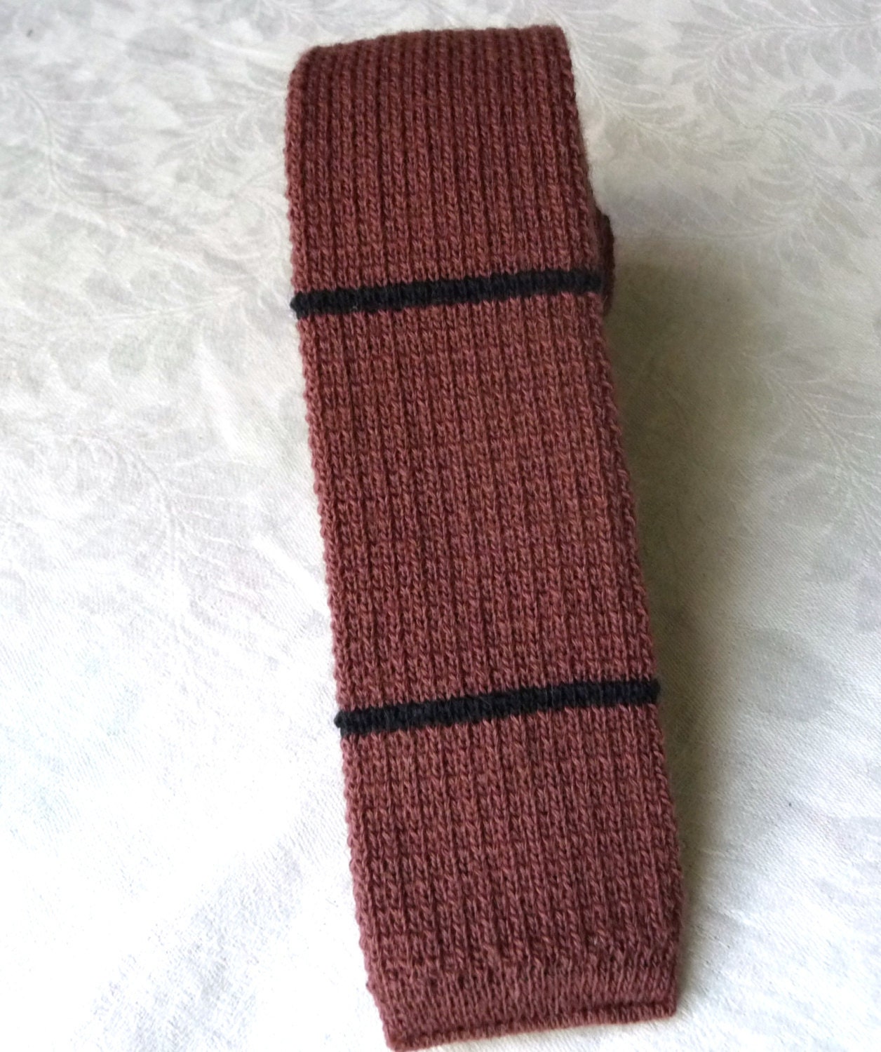 Striped Cotton Knit Tie - Raspberry Mauve Pink Stripe - Flat Straight End Bottom - Mens Vintage Necktie - Woven Casual - Preppy Trad Prep