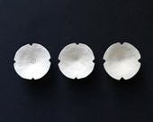 3D Wall art sculpture Three Graces White porcelain flowers Contemporary decorative ceramic wall hanging decor Bathroom living room bedroom