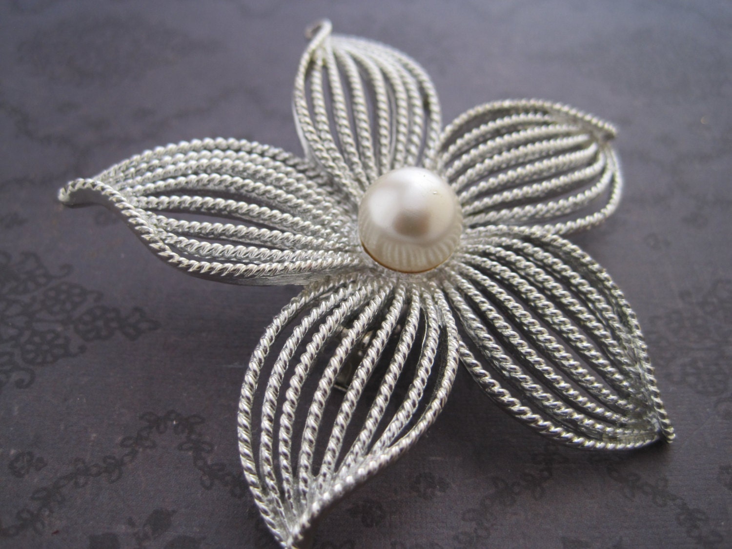Silver metal flower pearl center hair clip