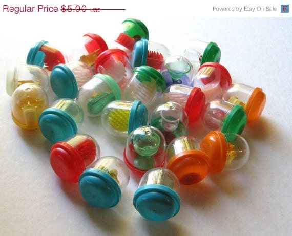 Pickers Sale. Vintage Fun Vending Machine Miniature Toys (25 pieces)