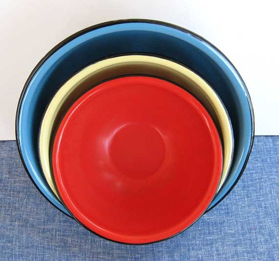 Set of 3 1960's Vintage Enamelware Kitchen Mixing Bowls in Red, Yellow, Blue, Graduated Sizes