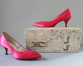 1960s Shoes / Vintage 60s Shocking Pink Satin Heels / Sixties Pointy Toe Heels