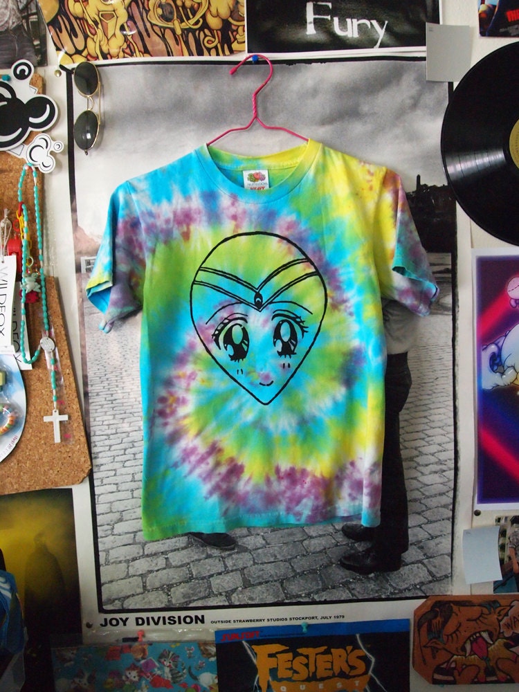 B E L I E V E // Pastel Tie Dye SAILOR MOON ALIEN Head Anime Shirt, Extra Small