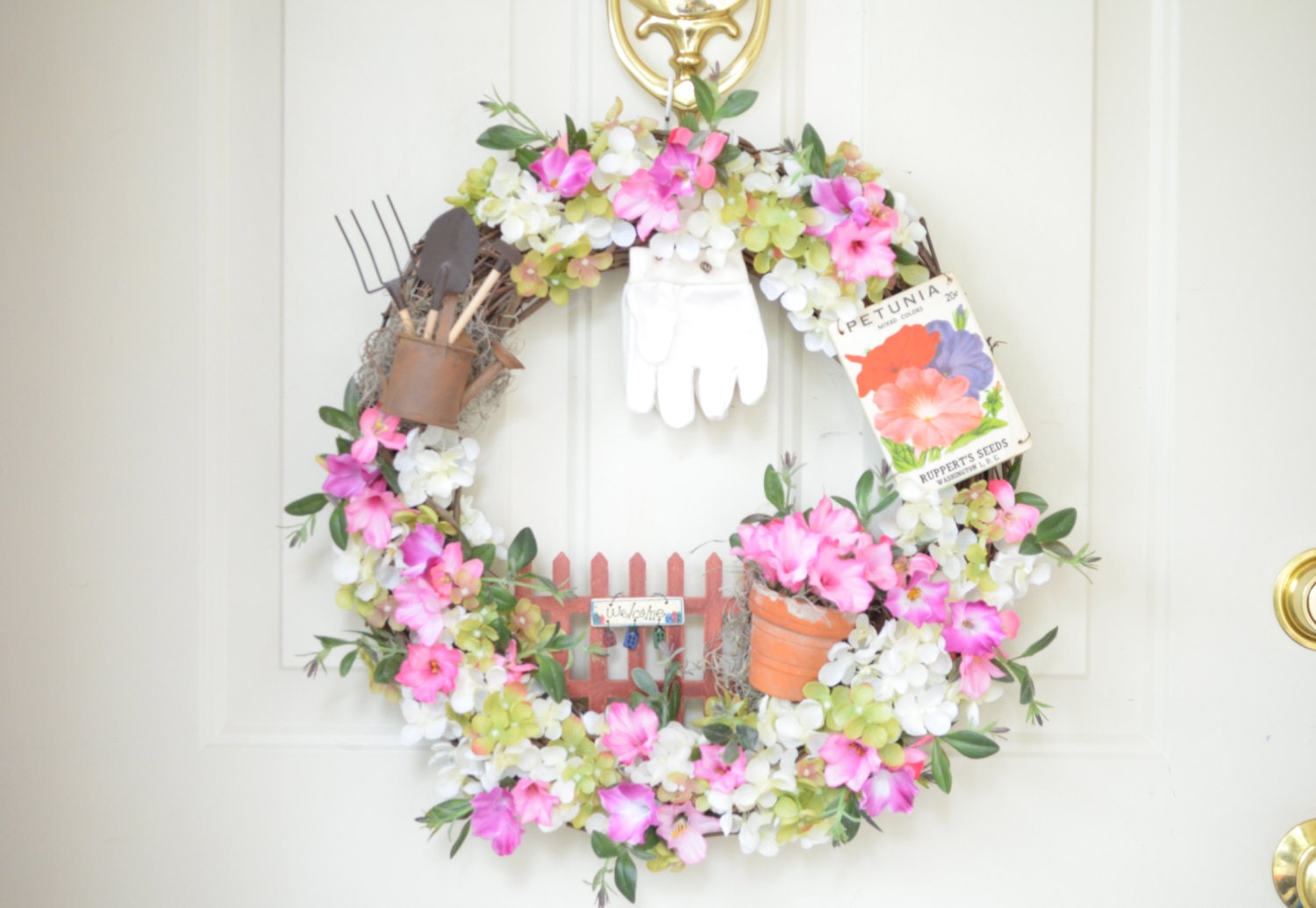 Pink Petunia Wreath - Silk Floral Wreath - Pinks - Outdoor Gardening Wreath - Front Door Decoration
