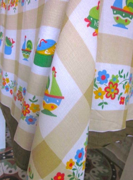 Pretty 1970s Flower Border Tablecloth