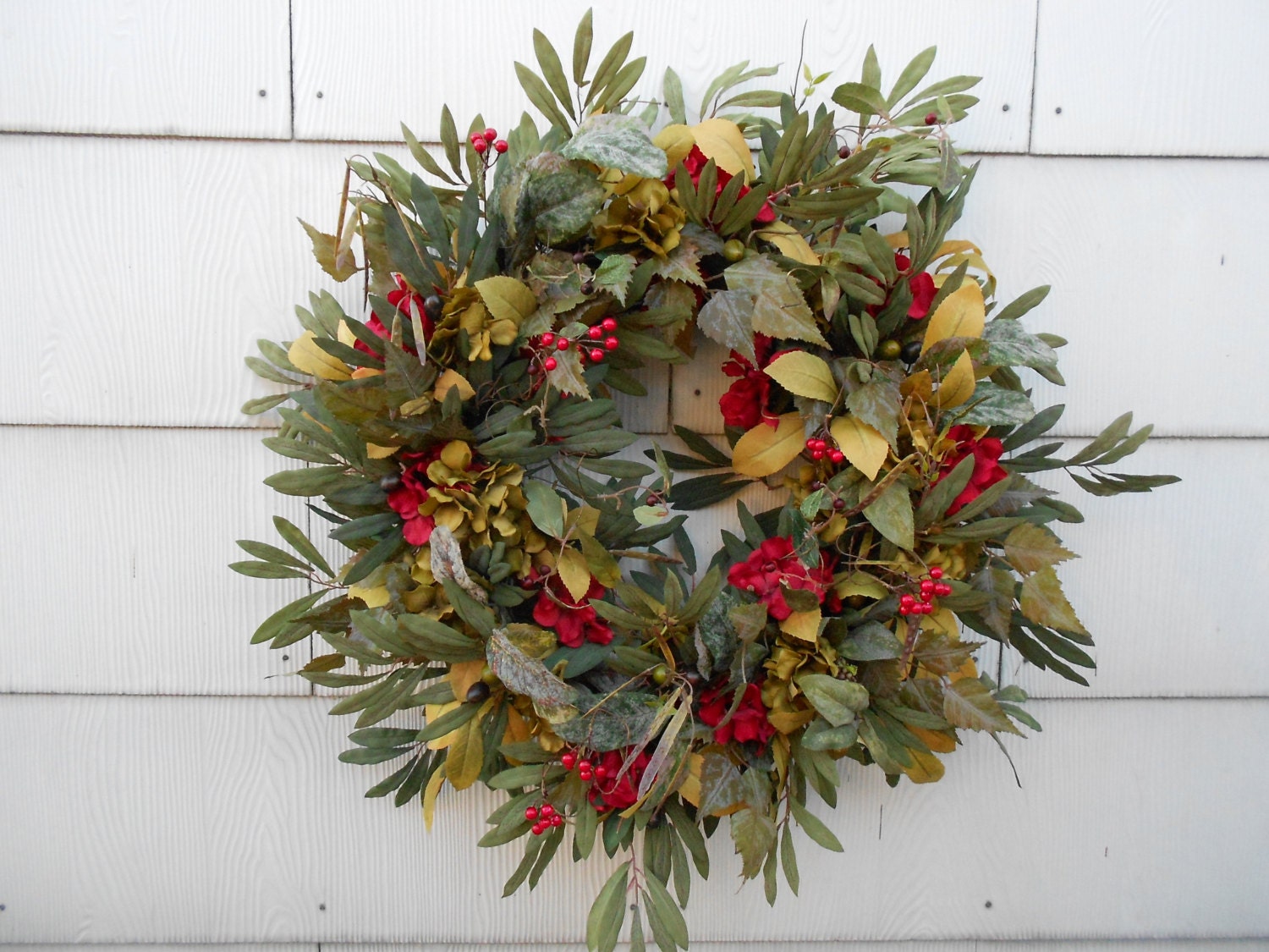 Hydrangea Wreath....25% OFF....Door Wreath.....Red Hydrangea....Wall Wreath....Red Berry...