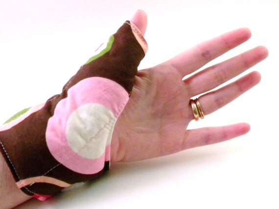 Thumb Hand Wrist Heating Pad, Heat Pack for Thumb Wrist Hand, hot cold wrap, pink dots