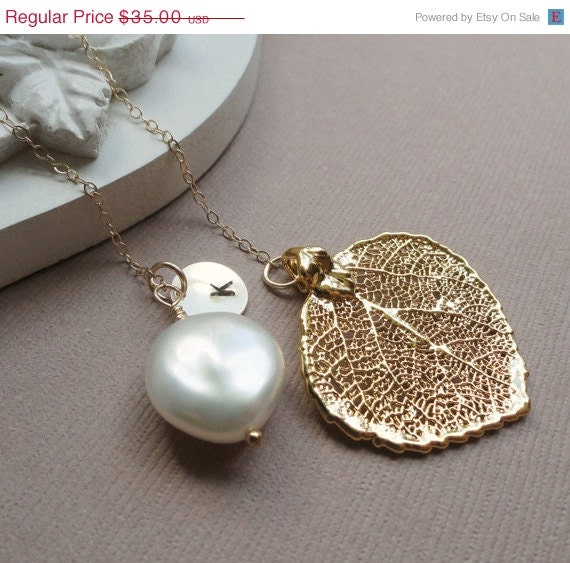 ON SALE Bridesmaid gifts, Personalized gold Aspen Leaf Necklace & pearl, hand stamped initial charm, Lariat, Fall autumn wedding, bridal pa