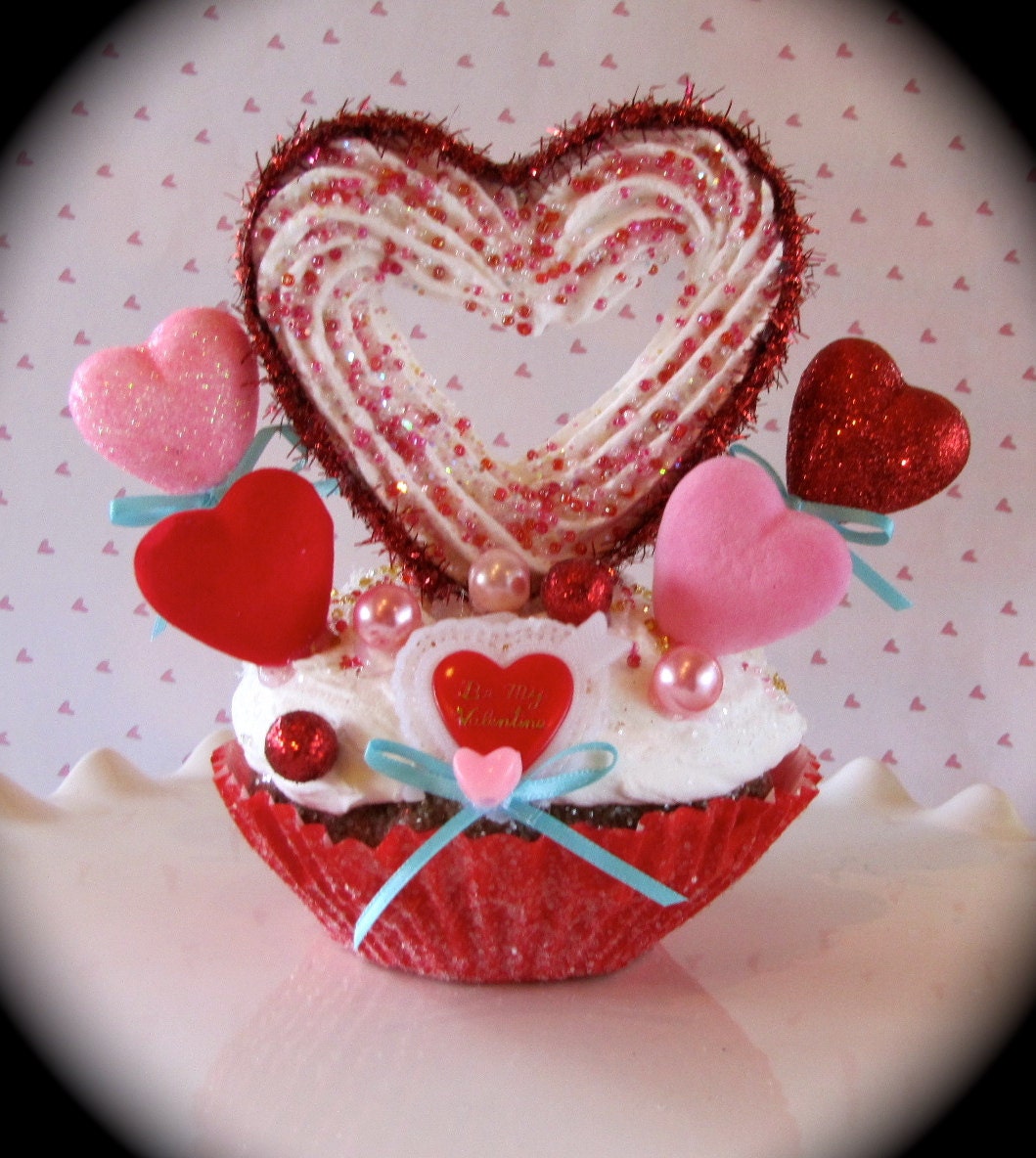 Valentine's Day Decor Jumbo Fake Cupcake w/Fake Heart Cookie and Puffy Heart Balloons "Be My Valentine" Limited Ed. Centerpiece/Gift Idea