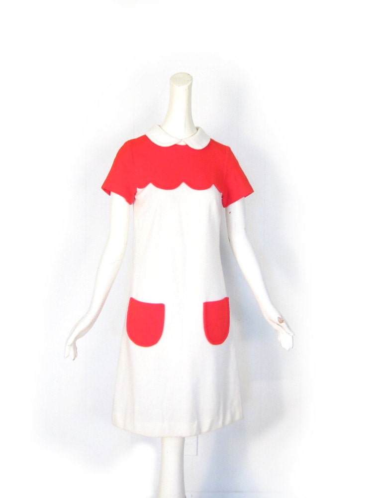 Vintage Courreges Dress / 1960s Mod Dress / 60s Knit Dress / Poppy Red and White / Peter Pan Collar / Scallop Dress / XS