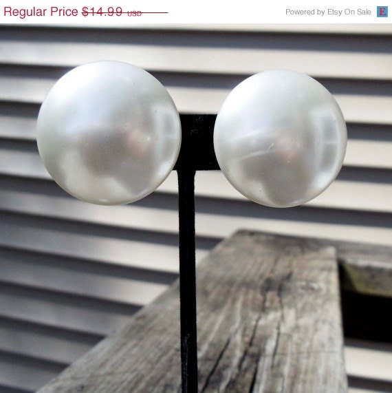 On Sale Vintage Coro Pearl disc Earrings clip on