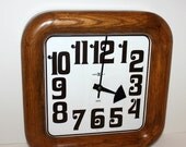 Vintage Howard Miller Wall Clock Wood Large Numbers Easy to Read Battery Operated