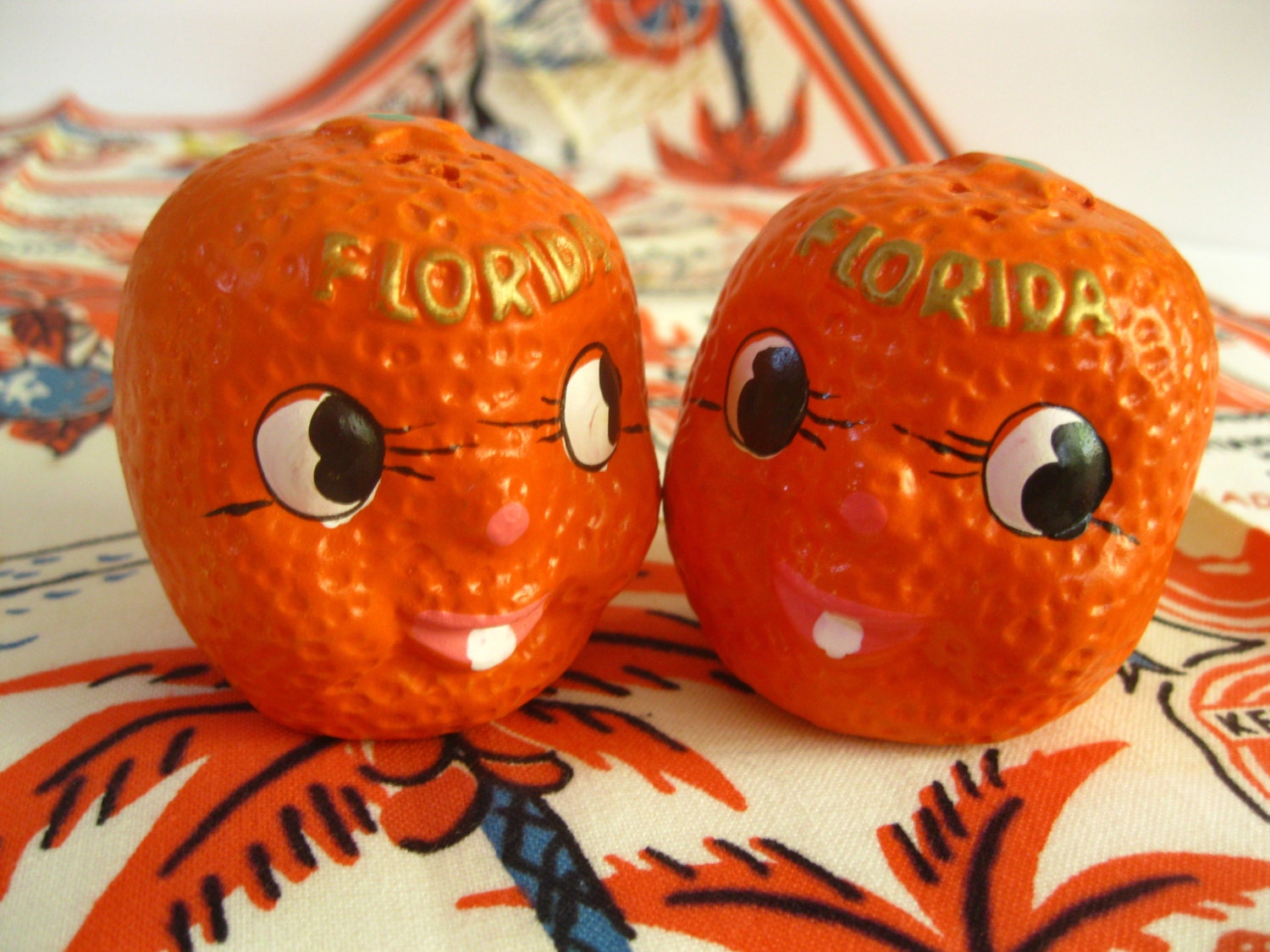 Vintage Florida oranges souvenir salt and pepper shakers 1940s or 1950s chalkware