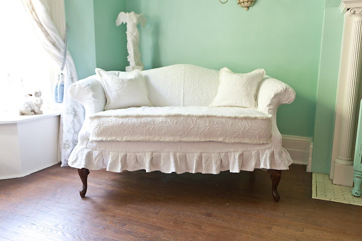 shabby chic loveseat white slipcover vintage mattelasse bedspread ruffle setee cottage prairie