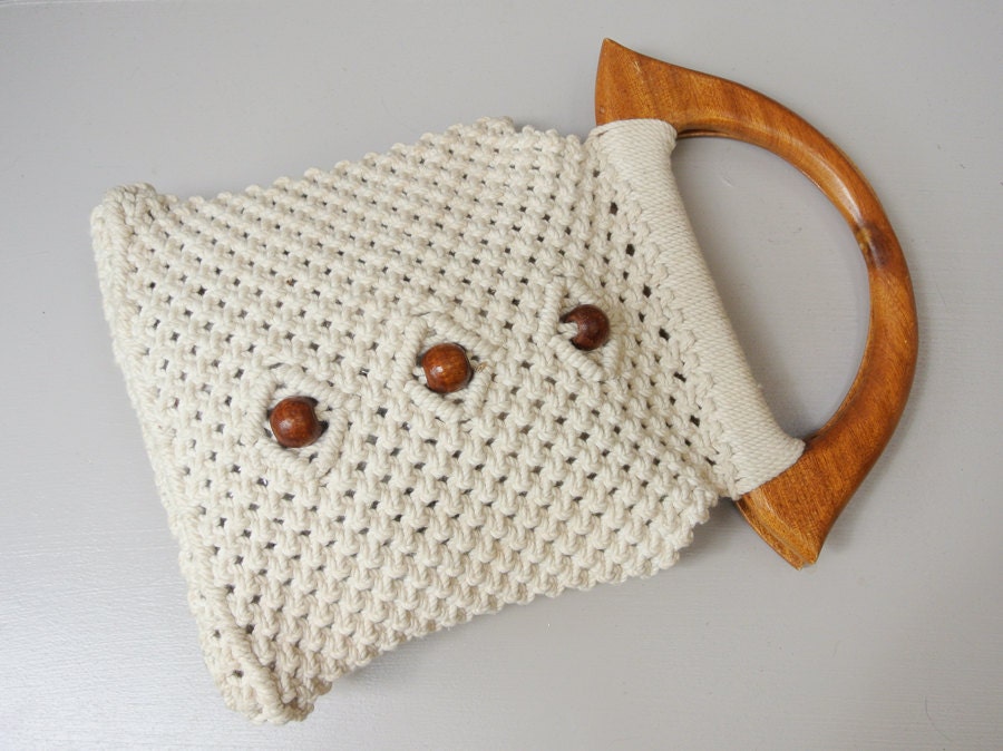 vintage clutch / 70s macrame tote wood woven purse / cotton ivory clutch
