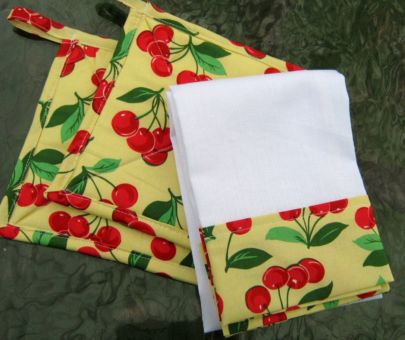 Cherry Pot Holders Towel Set Yellow