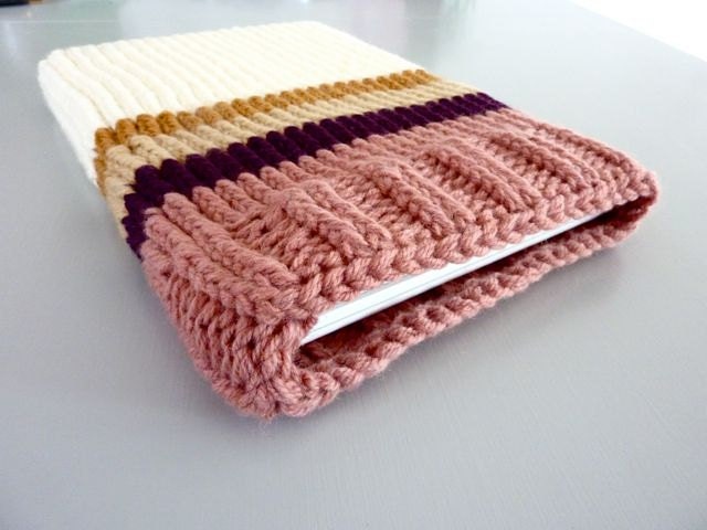 Hand Knitted laptop sleeve Macbook 13 inch dusty pink brown caramel white