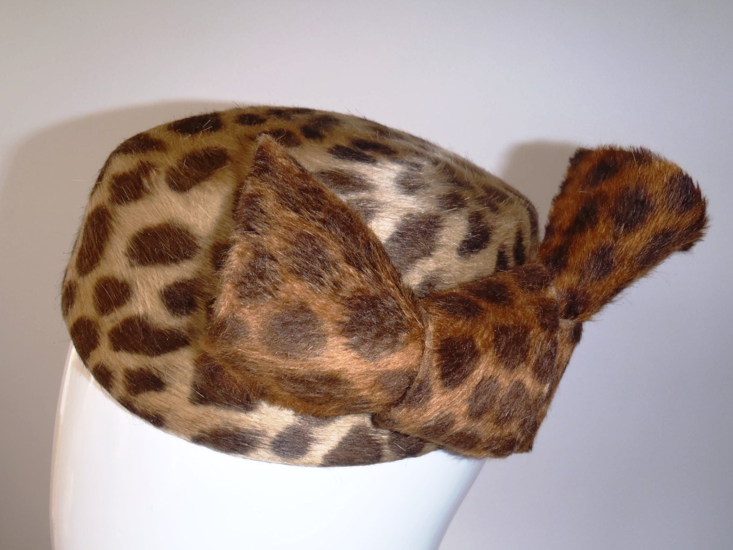 Divine Deitrich.  Wool or velour felt pillbox cocktail hat with 1940s glamour.  Made to order.