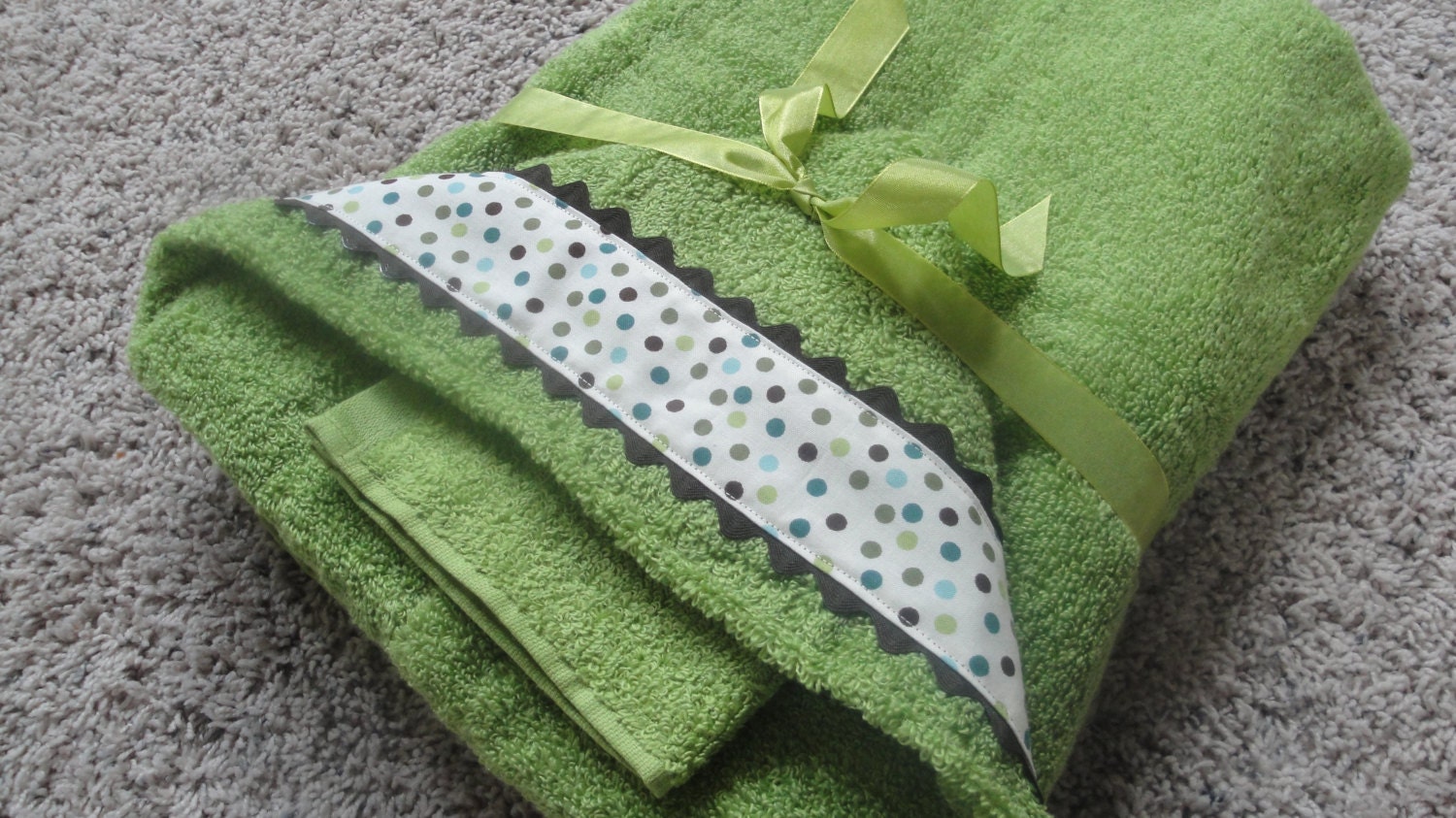Hooded Towel - Washcloth - Set - Green - Boy - Girl - Dots - Baby Shower Gift