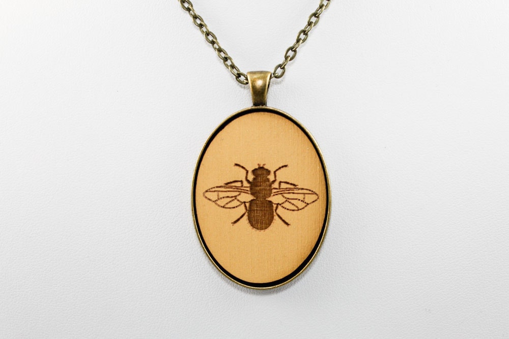 Cameo Pendant - Bumble Bee / Insect (Mustard Yellow)