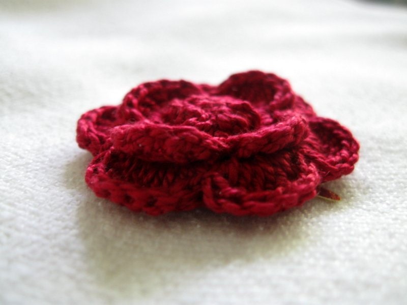 Crochet Boutonniere, Men's Tiny Red - DK Lapel Suit Flower