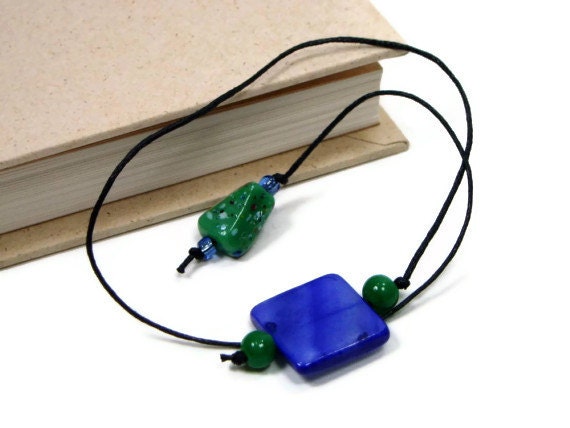 Book Thong Bookmark, Beaded, Book Cord, Book String, Gift under 5, Green, Blue Mother of Pearl, TJBdesigns, Teacher Gift