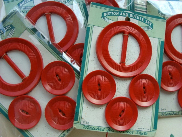 One Vintage Kitsch Bakelite Old Mop Red Belt Buckle and Button set on Original Card