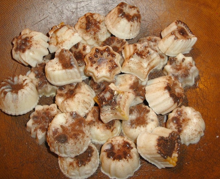 Organic Soy Mini Bundt Cakes- Bulk Melting tarts scented your choice and decorated with spice, berries or flowers