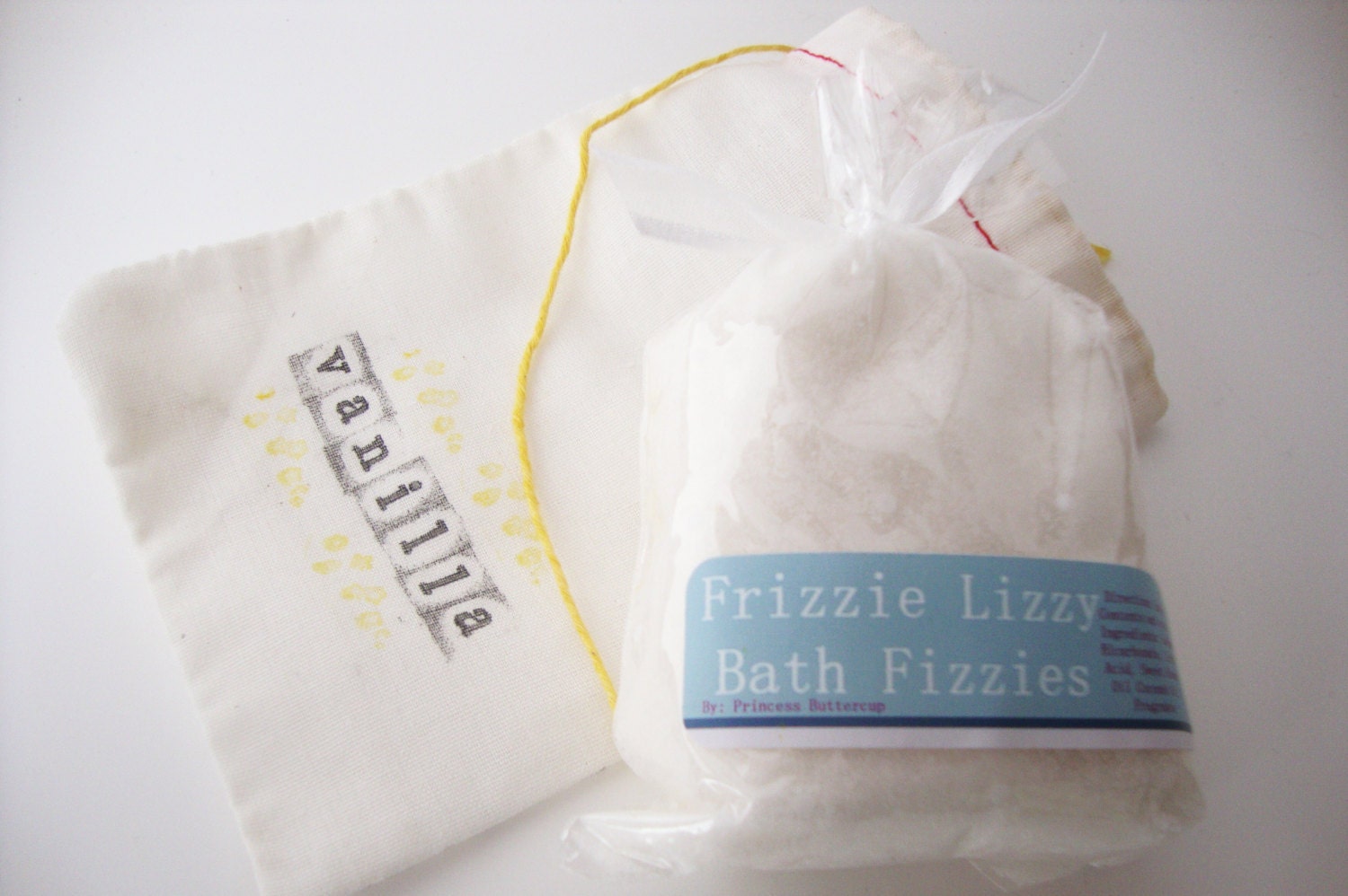 Vanilla Cream Frizzy Lizzy Bath Bomb