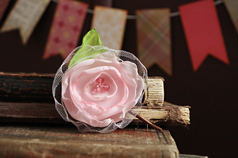 powder pink and spring green - a cute little flower bobby pin