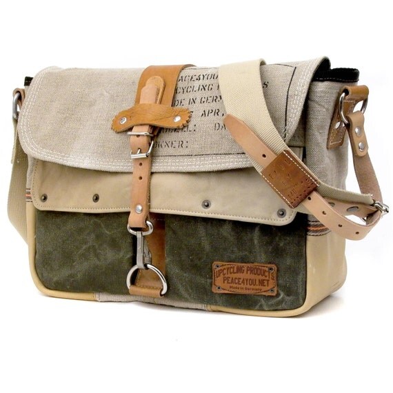 Canvas Messenger Bag //  Upcycled and Handmade by peace4you // Model paul-2037