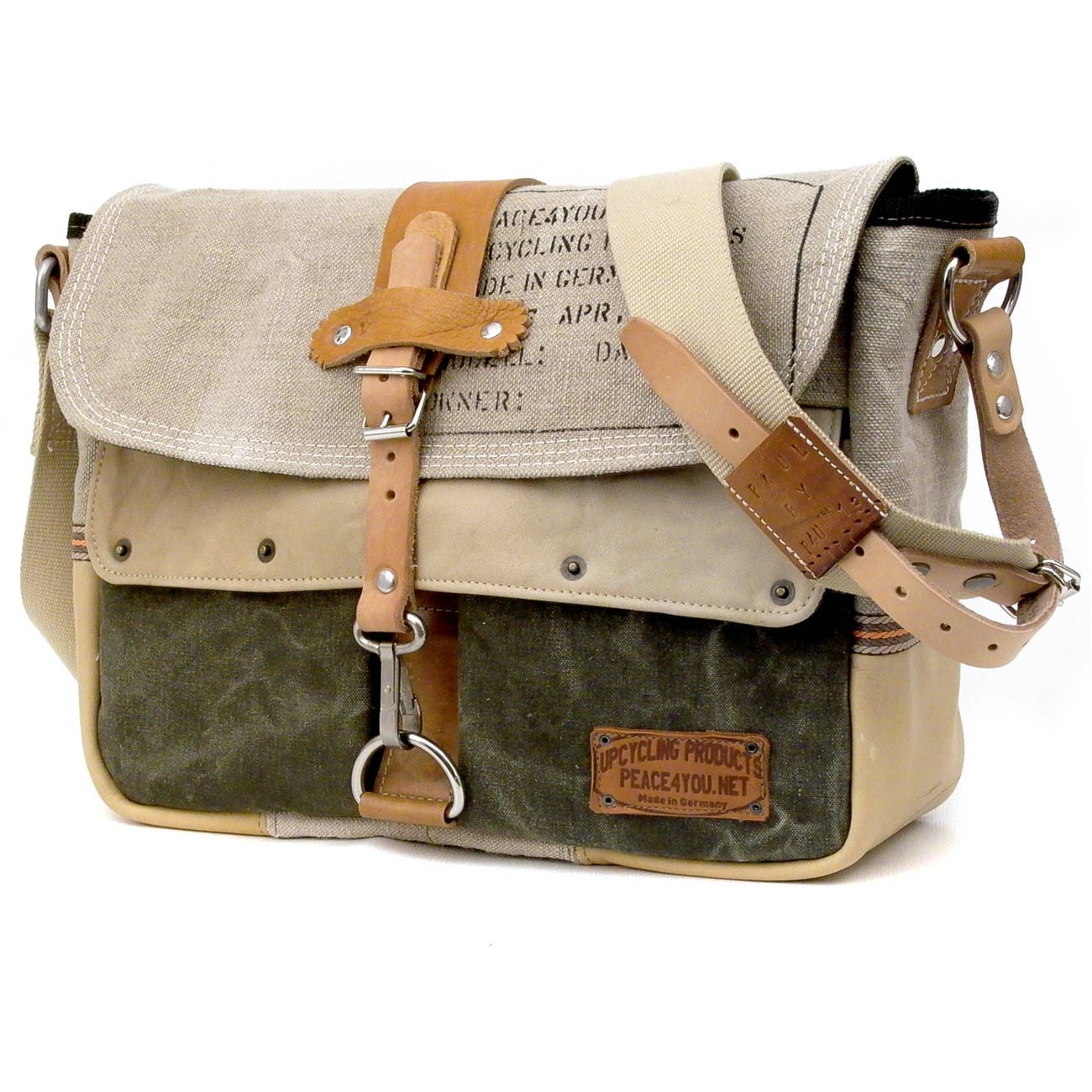 Canvas Messenger Bag //  Upcycled and Handmade by peace4you // Model paul-2037