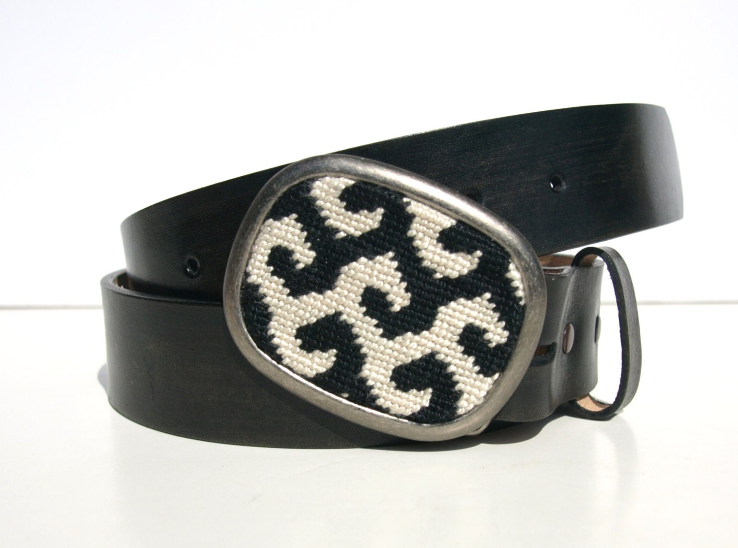 NEW Needlepoint Key Patternin  Black n Off White  Belt Buckle