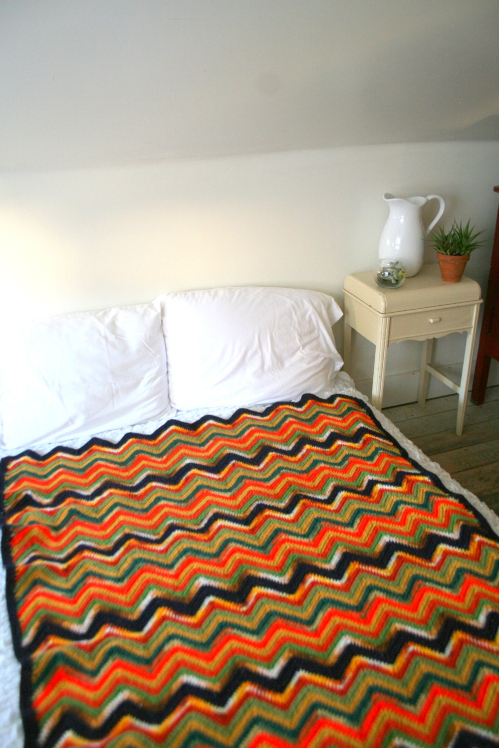 Classic Vintage Zig Zag Throw Blanket
