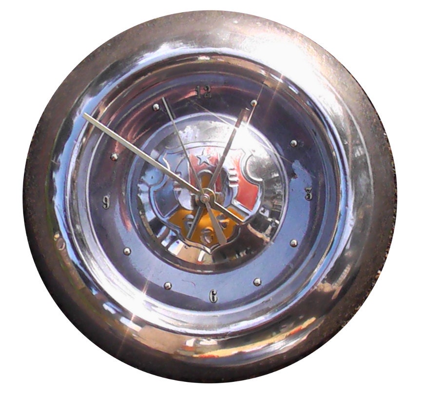 VintageClock, Oldsmobile Hubcap clock, 50s, with numbers, (v hubcap art)