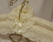 Padded WeDDING HANGeRS - Set of 5 - HANGER COUTURE - Ecru Lace Hanger Set