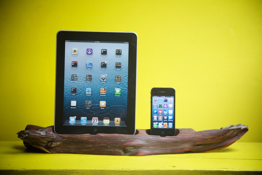 Dual iPad and iPhone docking station by woodtec