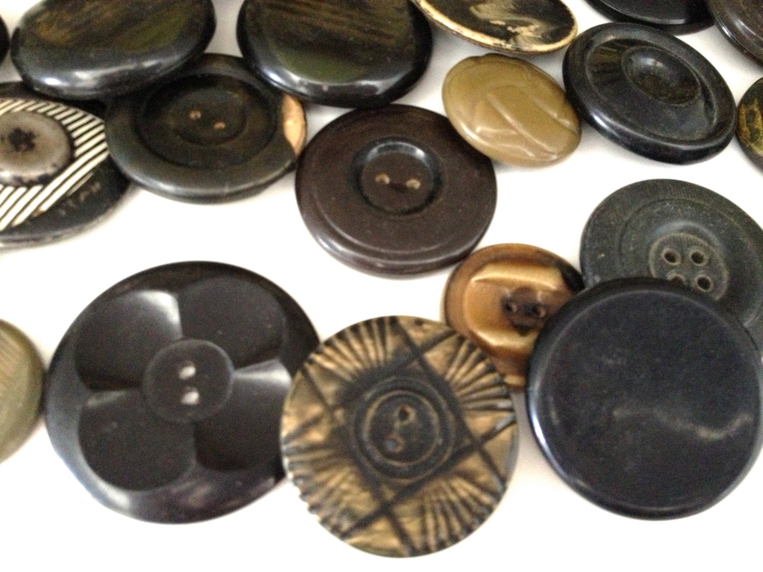 Celluloid buttons - Vintage Buttons - Antique Buttons - Buttons
